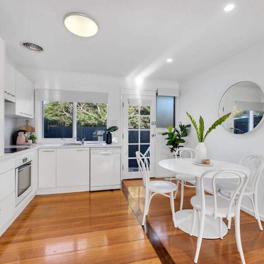 PERFECTLY PRESENTED | GREAT LOCATION | MODERN - Photo 1