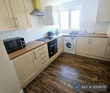 3 bedroom flat to rent - Photo 5