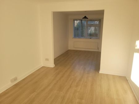 3 bedroom semi-detached house to rent - Photo 2