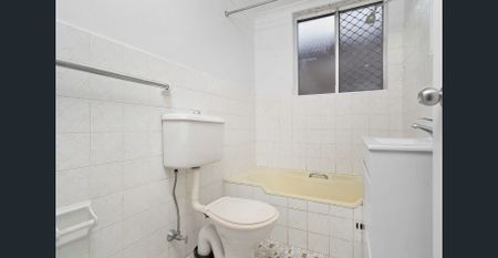 Well-Presented Two-Bedroom Apartment with Double Lock-Up Garage - Photo 5