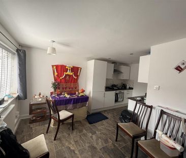 4 bedroom terraced house to rent - Photo 6
