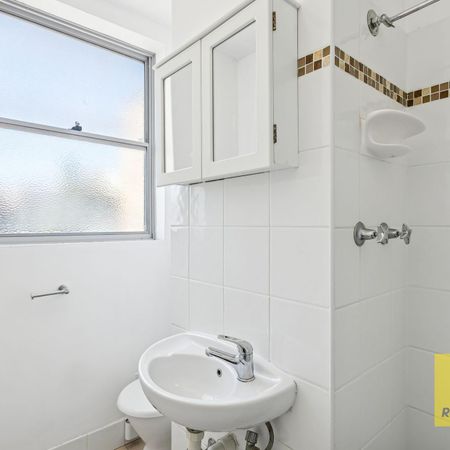 Well Presented Apartment Right Near UWA - Unfurnished - Photo 4