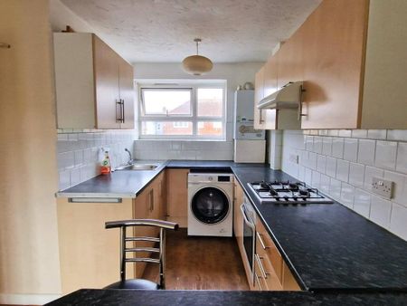 3 bedroom flat to rent - Photo 3