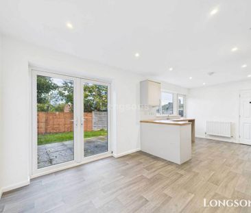 3 bedroom detached bungalow to rent - Photo 3