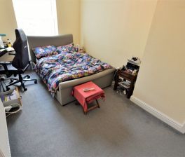 2 bedroom House in Hindle Place, Leeds - Photo 2