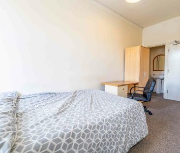 81A Gillygate - Photo 3