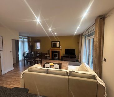 Princess Mary Close, Guildford, Surrey, GU2 - Photo 2