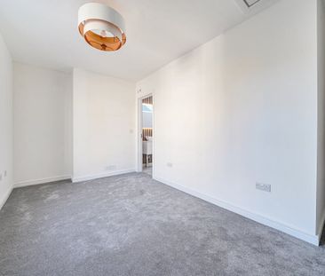 4 bedroom terraced house to rent - Photo 4