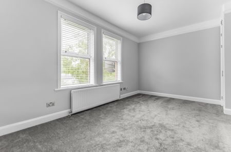 5 bedroom detached house to rent - Photo 2