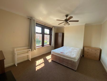 4 bedroom terraced house to rent - Photo 2