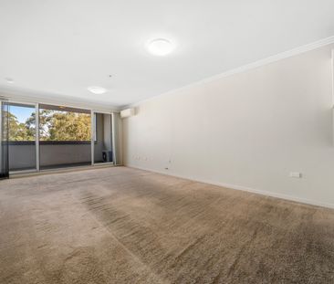 Light Filled 2 Bedroom Unit - Photo 3