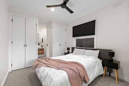 Chic Modern Living in the Frankston High School Zone - Photo 3