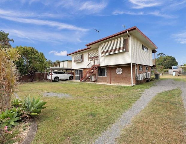 Charming Family Home in Slade Point - Photo 1