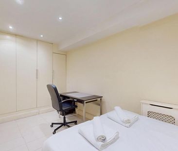 4 bedroom mews to rent - Photo 4