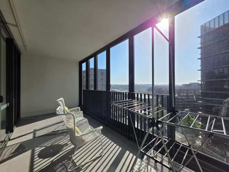 Modern Apartment in Prime Wentworth Point Location - Photo 2