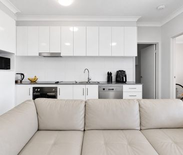 Stylish, Sun-Filled Living with Parkside Views in Prospect - Photo 5