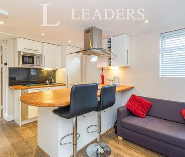 1 bedroom property to rent Burwood Road, Hersham, Walton-on-Thames,... - Photo 5