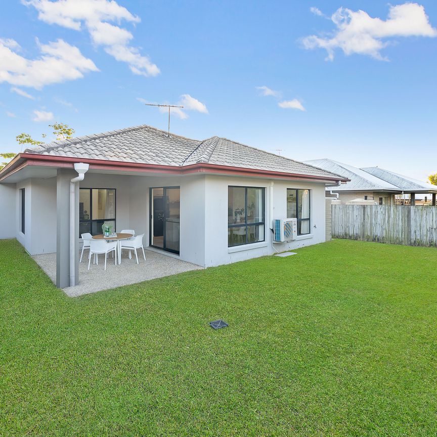 MODERN NORTH LAKES 4 BEDROOM HOME - Photo 1