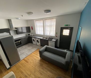 Room in a Shared Flat, Slater Street, L1 - Photo 6