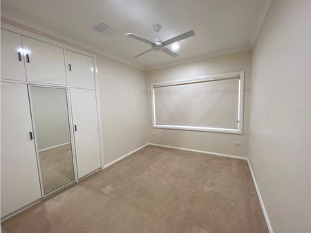 Large Family Home In South Dubbo - Photo 2