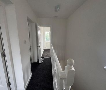 2 bedroom end of terrace house to rent - Photo 4