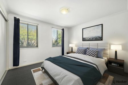 Spacious Apartment with Massive North-Facing Courtyard - Photo 5
