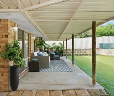 SPACIOUS FAMILY HOME WITH WORKSHOP & SIDE ACCESS! - Photo 4