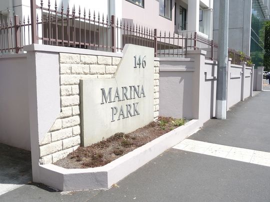 One Bedroom Apartment with A Carpark - Photo 1