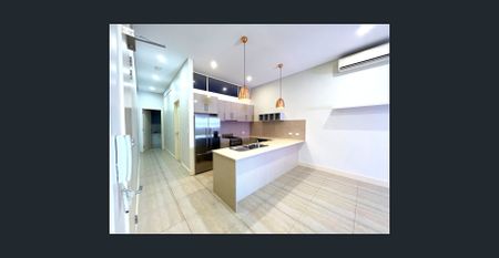 Open the Door to City-Fringe Sophistication - Photo 4