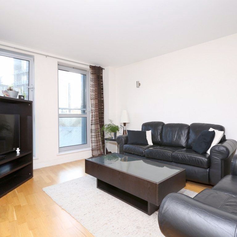 2 Bed Flat, Enfield Road, N1 - Photo 1
