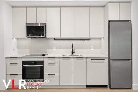 Condo in Port Moody, British Columbia - Photo 2