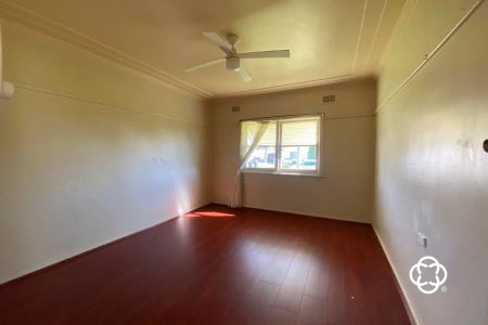 28 Derbyshire Avenue, 2146, Toongabbie Nsw - Photo 3