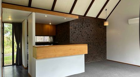 Character 1 bedroom townhouse - Photo 2