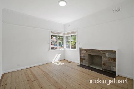 Beautifully Presented Family Home In Central Reservoir Location - Photo 2