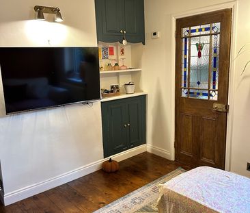 2 Bed Terraced House, Eland Road, CR0 - Photo 1