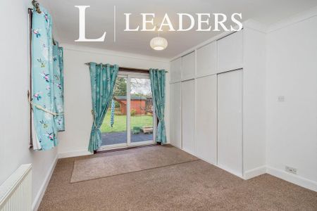 3 bedroom bungalow to rent - Photo 2