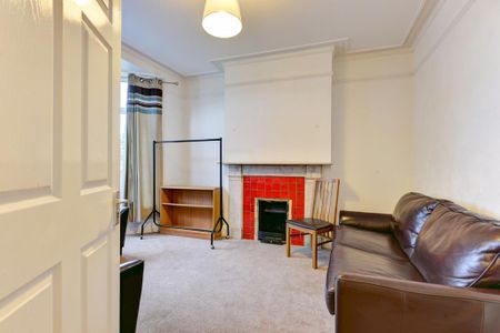 6 bedroom house to rent - Photo 2