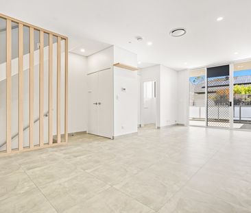 Modern Two-Bedroom Townhouse with Gas Cook-Top, Ensuite & Ducted Ai... - Photo 5