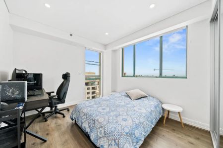 “A Private Urban Oasis With Rooftop Entertainer's Haven” - Photo 5