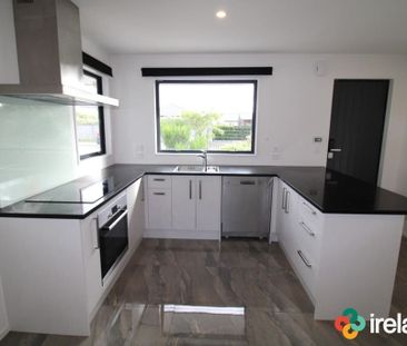 Lovely Three Bedroom Townhouse in Wigram - Photo 1