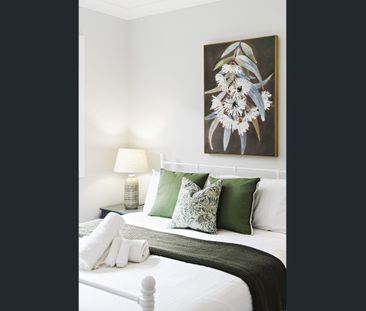 Fully Furnished, Modern Comfort in a Central Location - Photo 2