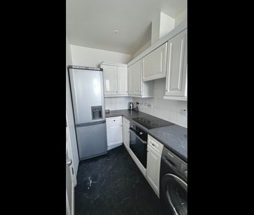 2 Bed Flat, Chiswick Court, W4 - Photo 1