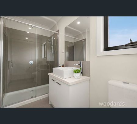 2/16 Clarendon Avenue, Oakleigh South, Vic 3167 - Photo 4