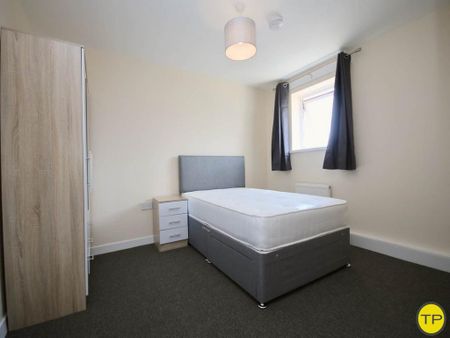 1 bedroom in a house share to rent - Photo 4