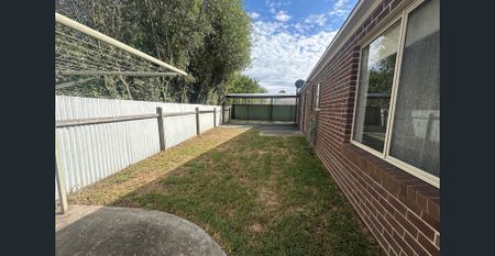 Spacious Three Bedroom Home - Photo 3