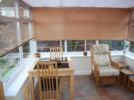 2 bedroom semi-detached bungalow to rent - Photo 3