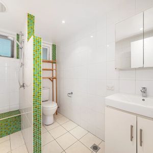 Quiet One Bedroom Apartment in Exceptional Location - Photo 3