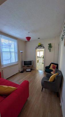 5 bedroom semi-detached house to rent - Photo 1