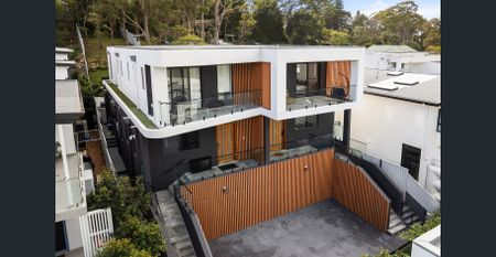 Luxurious Duplex with House like Proportions - Photo 4