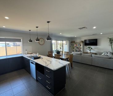 4 BEDROOM HOME IN SANCTUARY PARK! - Photo 4